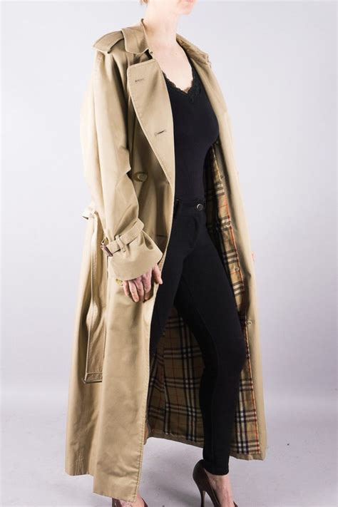 trenchcoat burberry 80s|Burberry trenchcoat women.